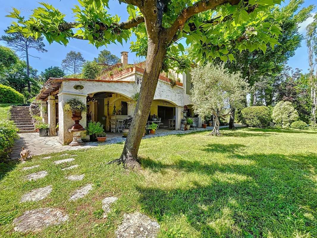 Maison à VALBONNE