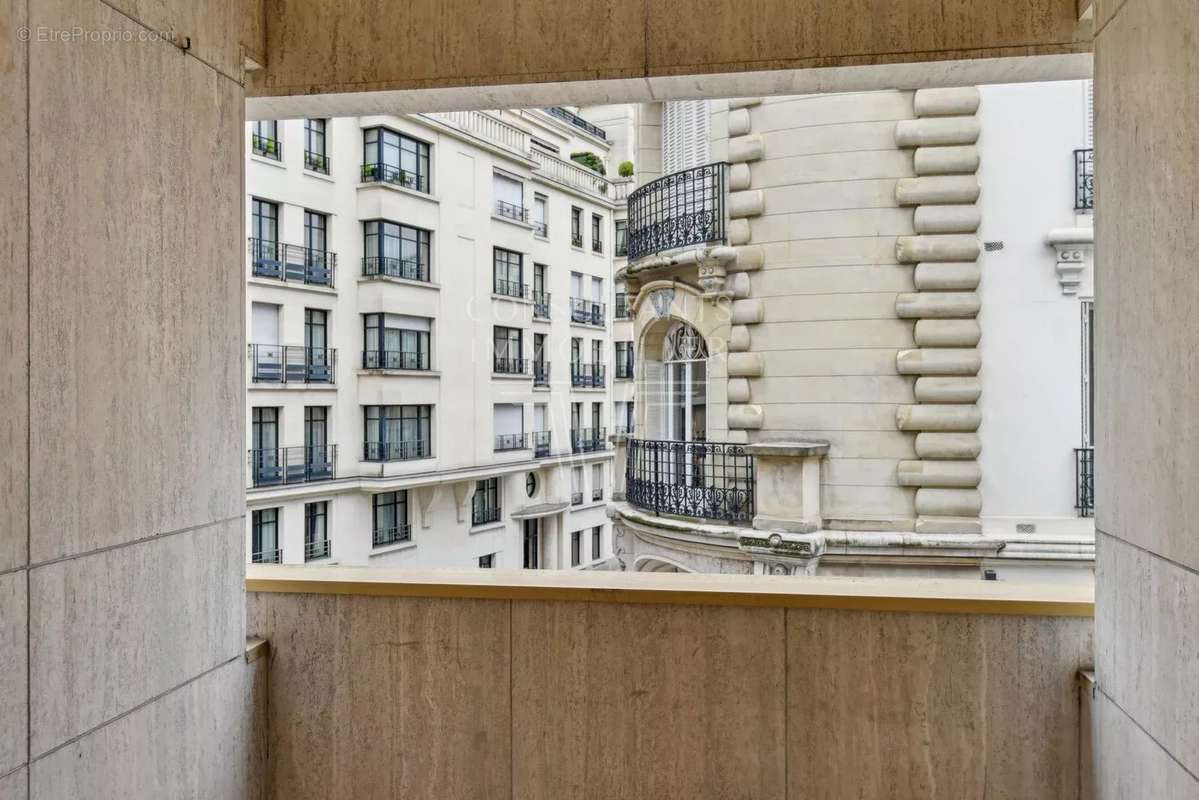 Appartement à PARIS-7E