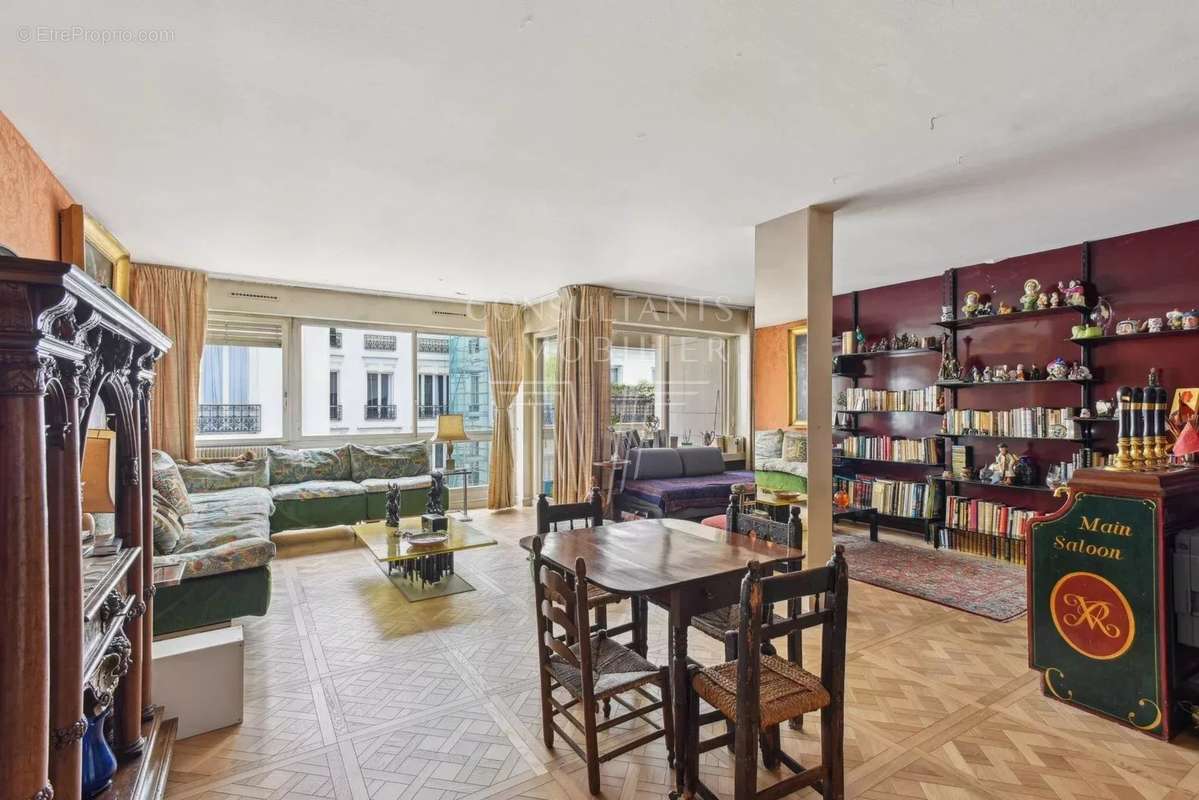 Appartement à PARIS-7E