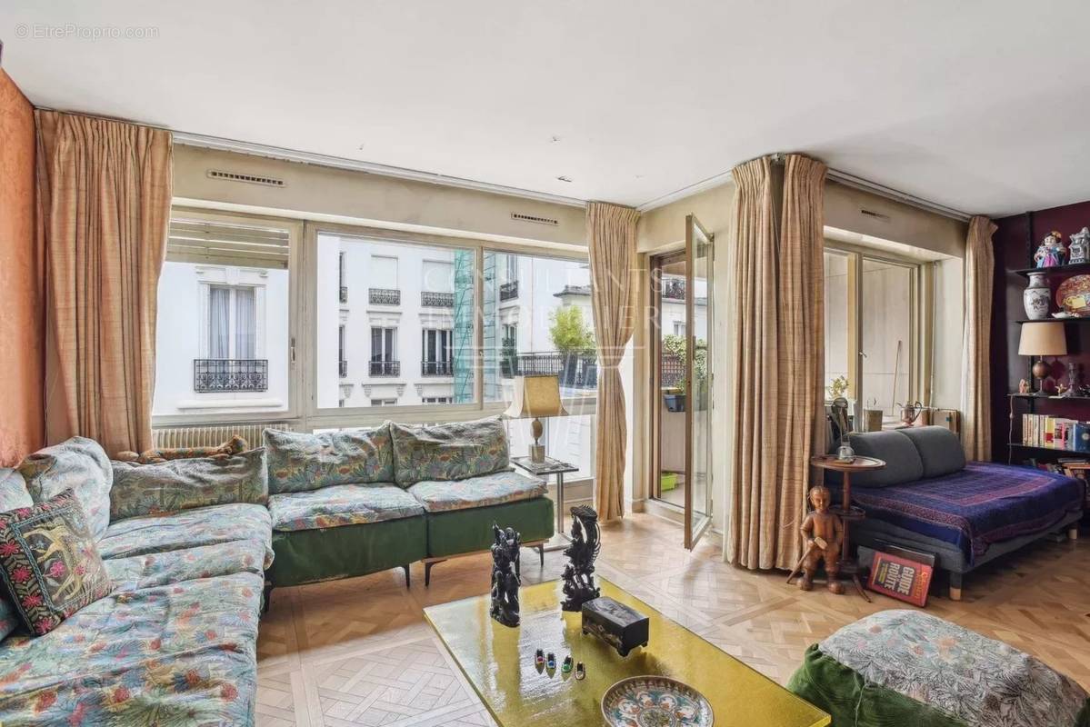 Appartement à PARIS-7E