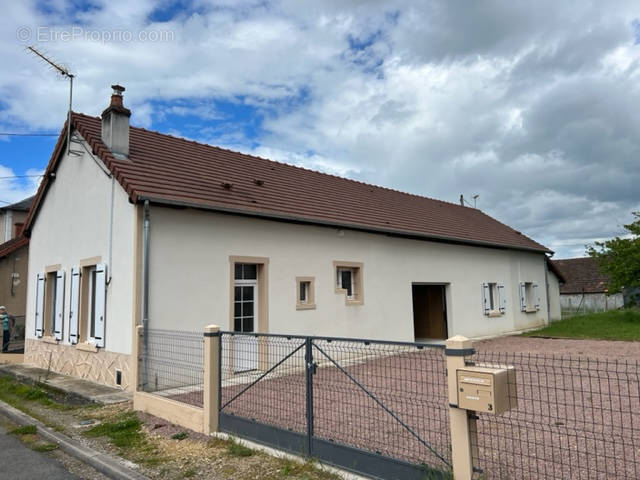 Appartement à VILLENEUVE-SUR-ALLIER