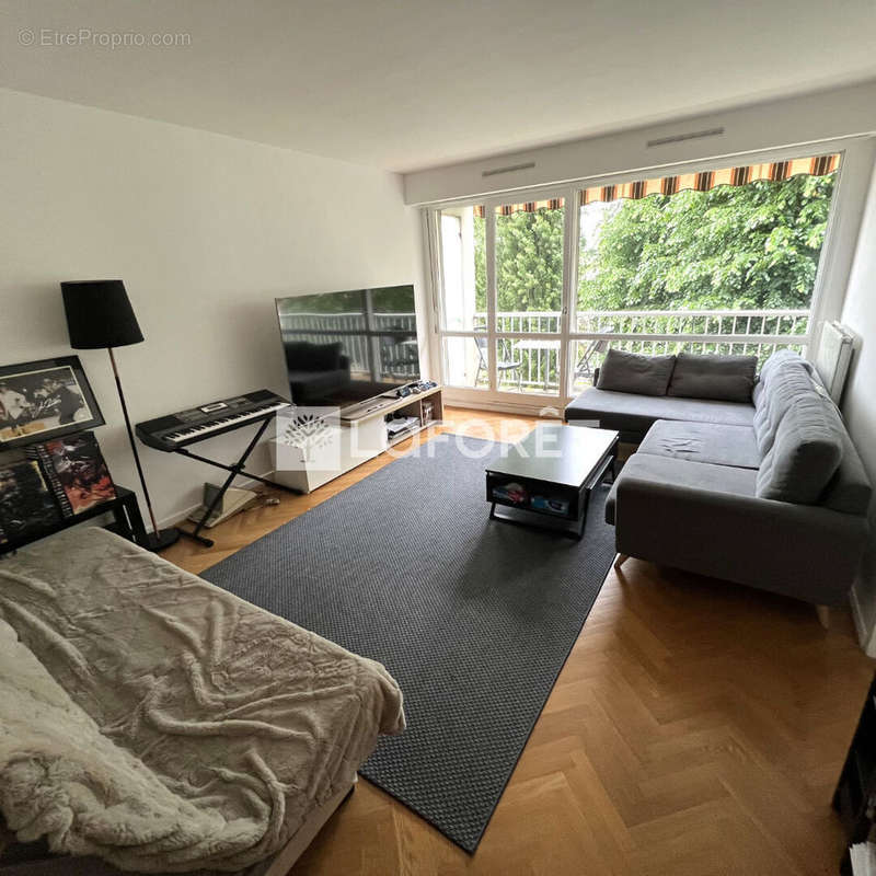 Appartement à LES PAVILLONS-SOUS-BOIS