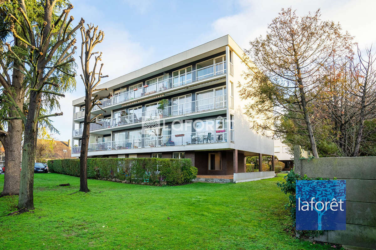 Appartement à LES PAVILLONS-SOUS-BOIS