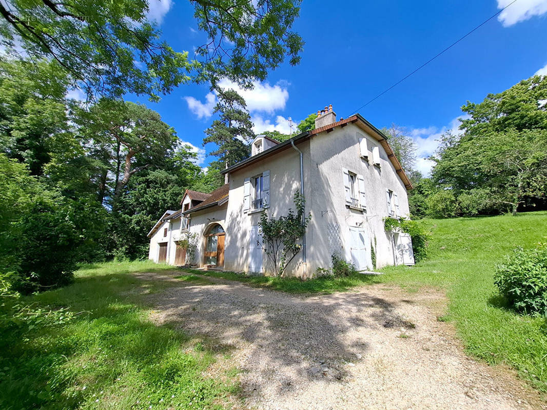 Maison à LONS-LE-SAUNIER