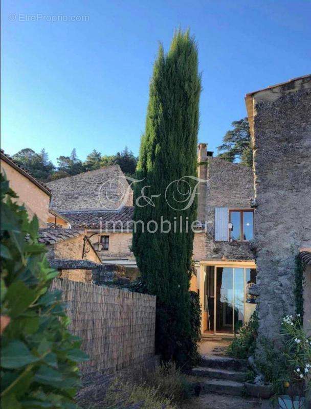 Maison à BONNIEUX