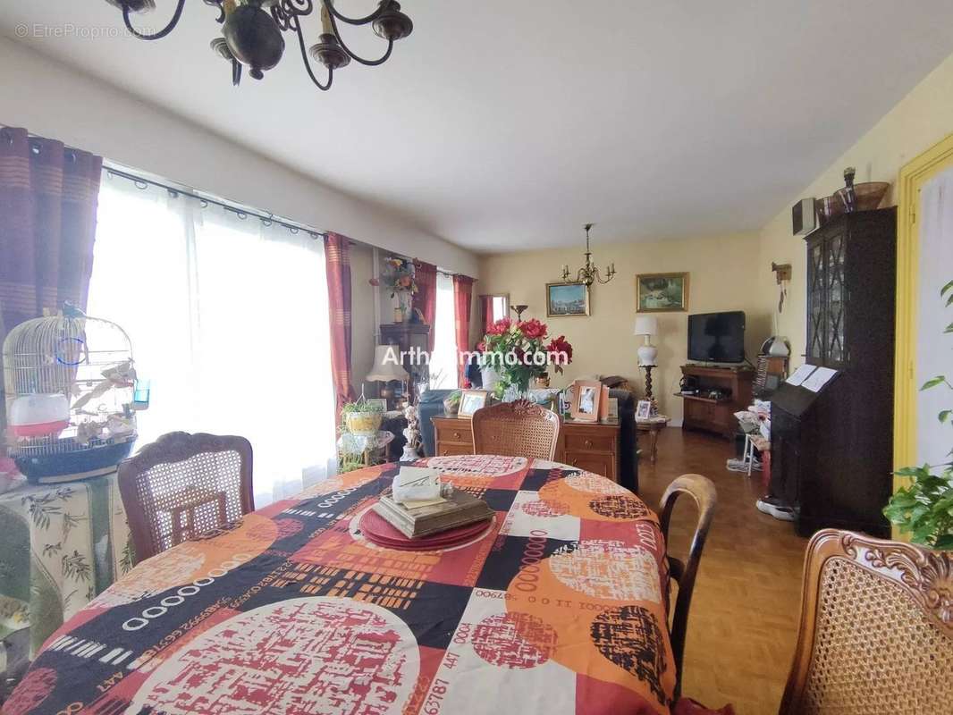 Appartement à SAINT-MAUR-DES-FOSSES