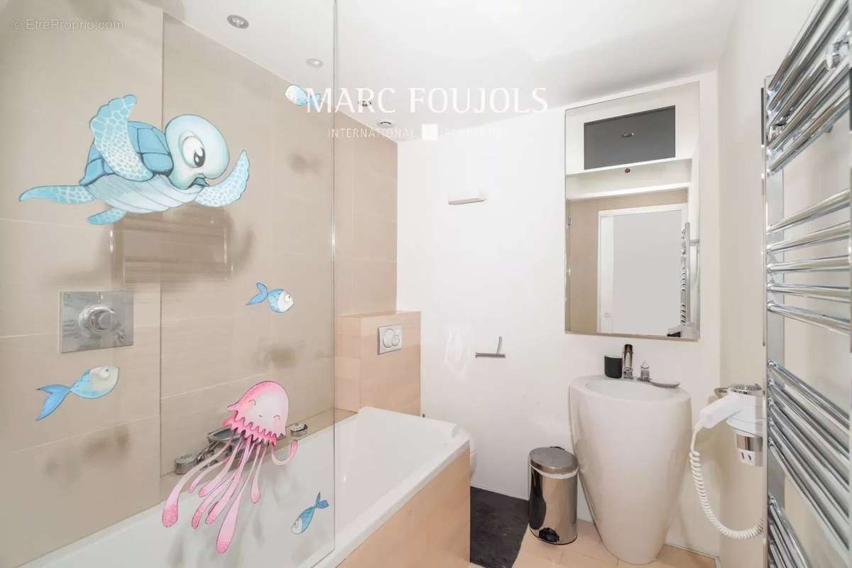 Appartement à PARIS-16E