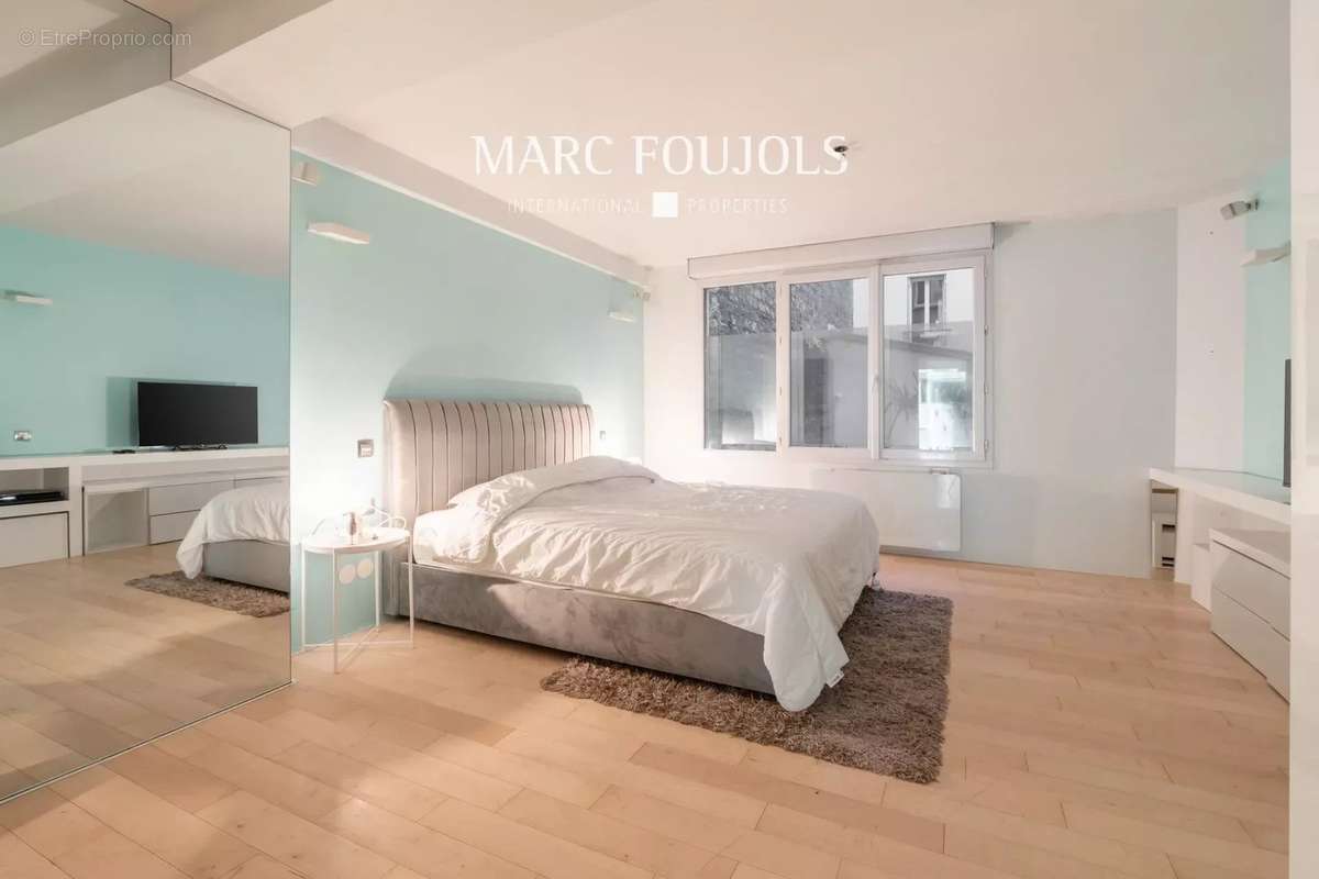 Appartement à PARIS-16E