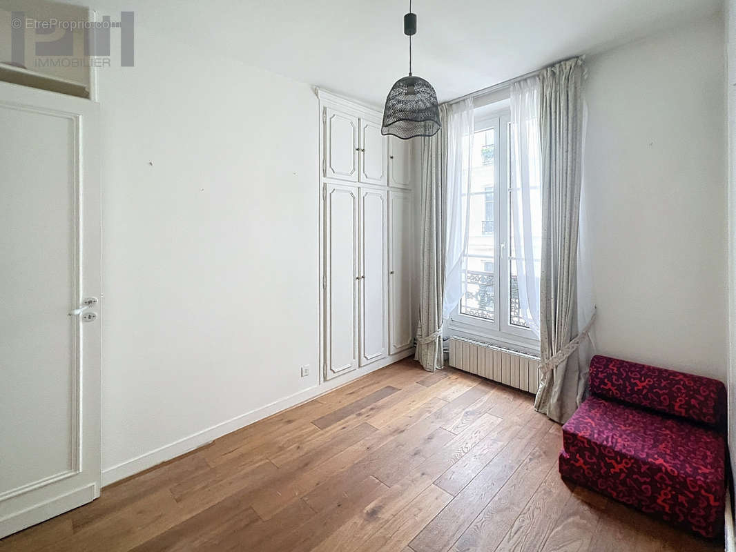 Appartement à PARIS-1E