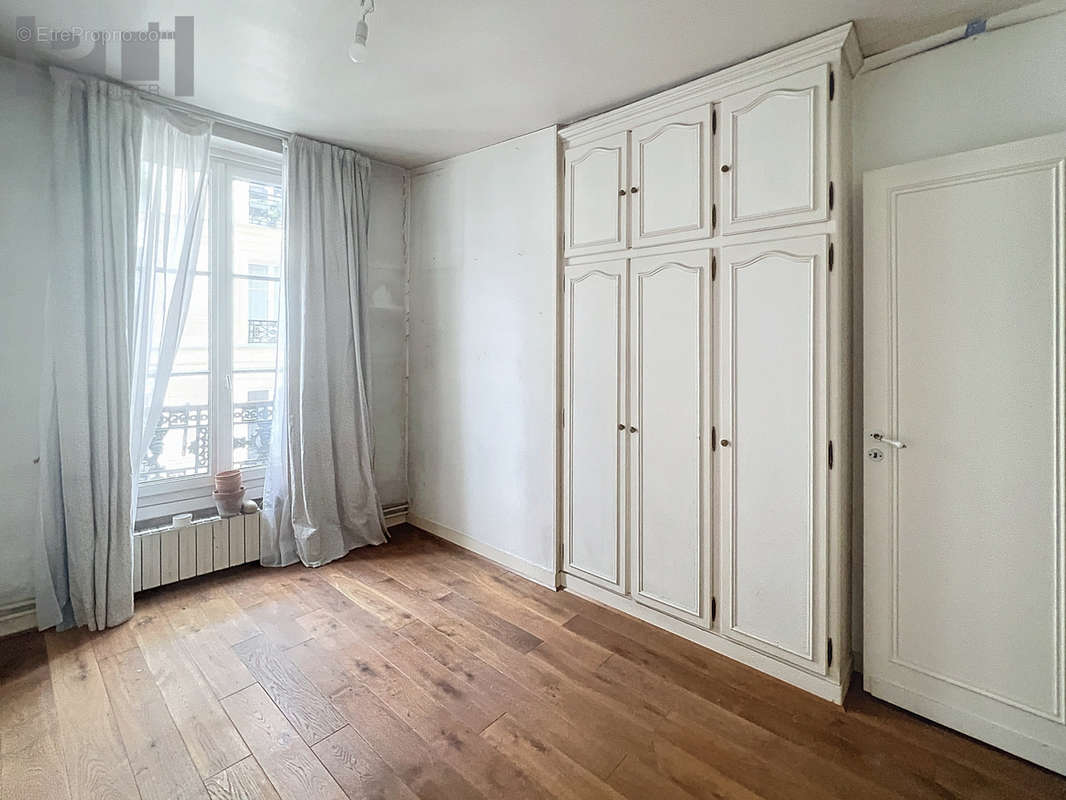 Appartement à PARIS-1E