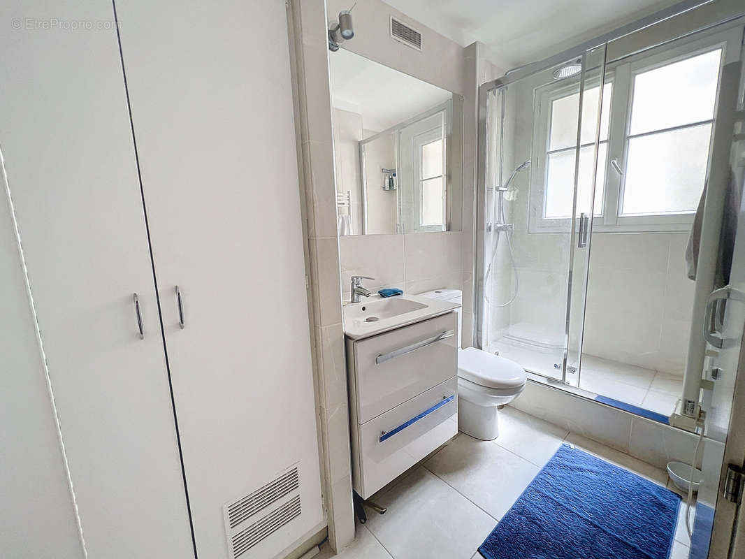 Appartement à PARIS-1E