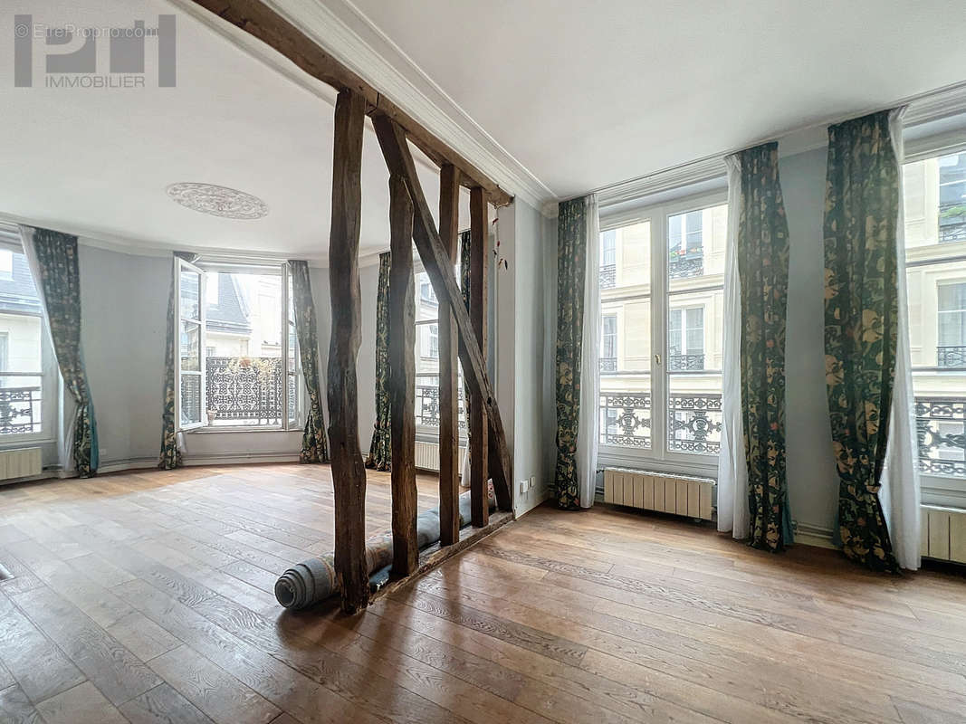 Appartement à PARIS-1E