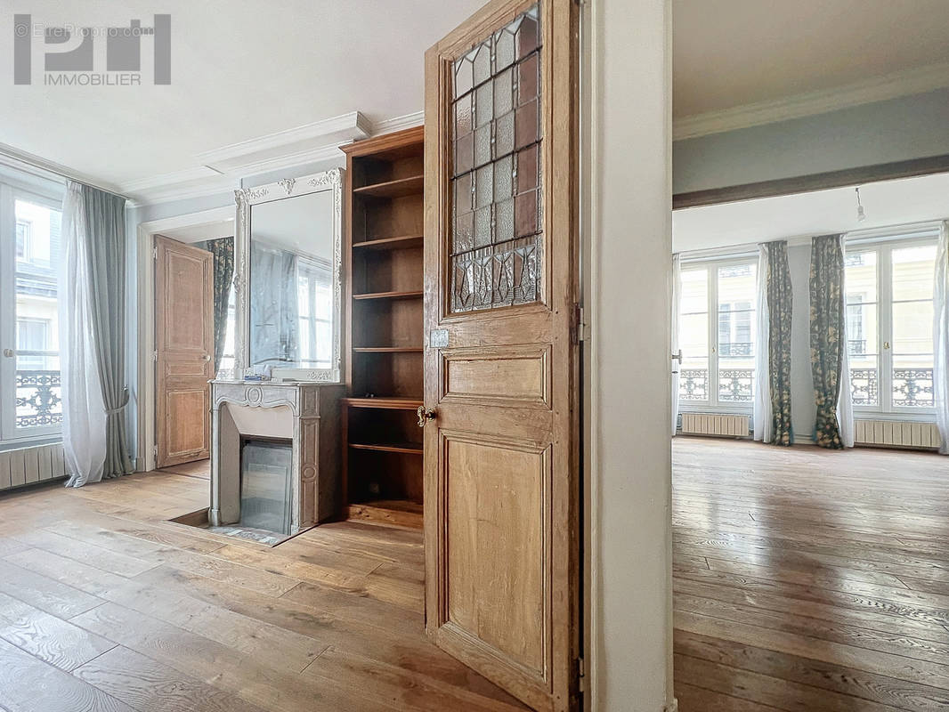 Appartement à PARIS-1E