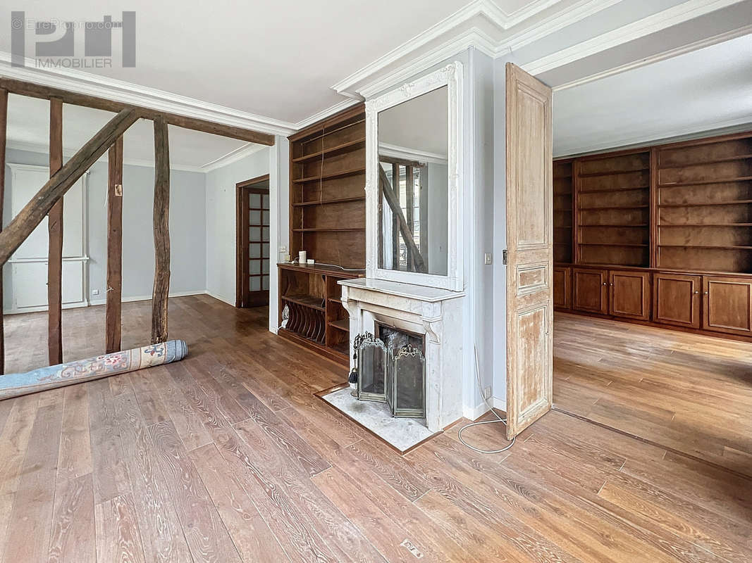 Appartement à PARIS-1E