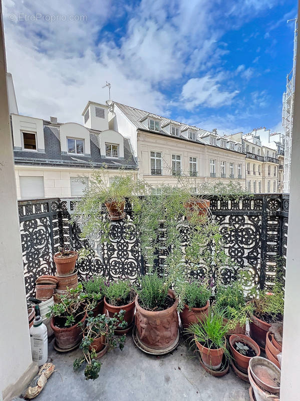 Appartement à PARIS-1E