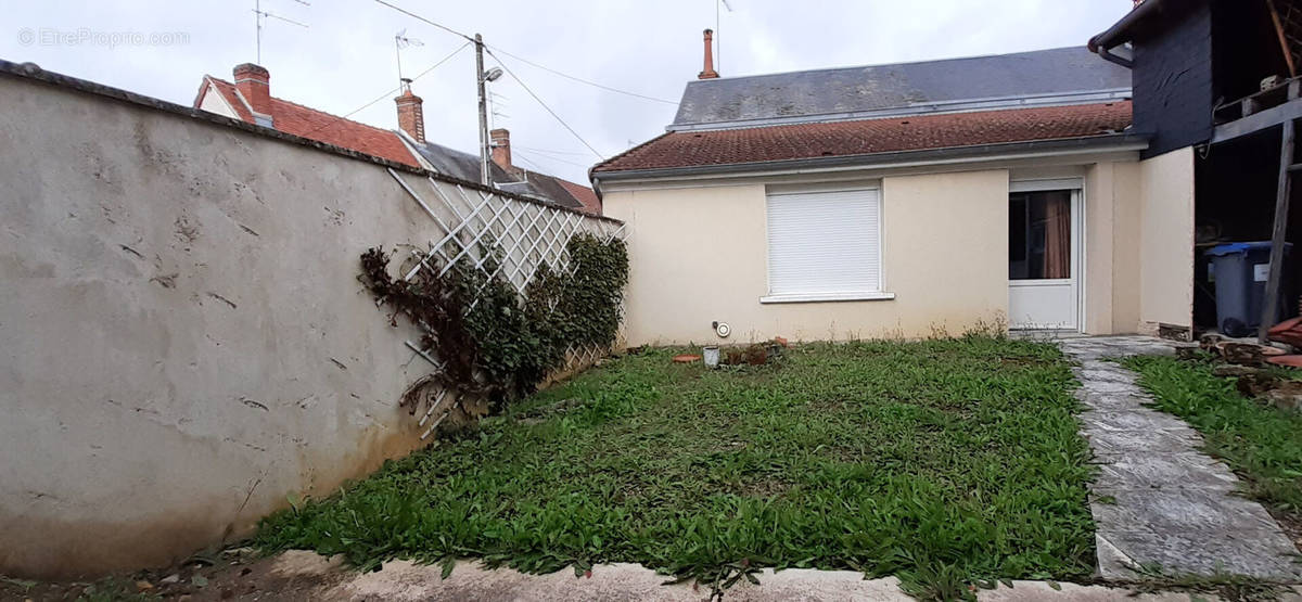 Maison à LA GUERCHE-SUR-L&#039;AUBOIS