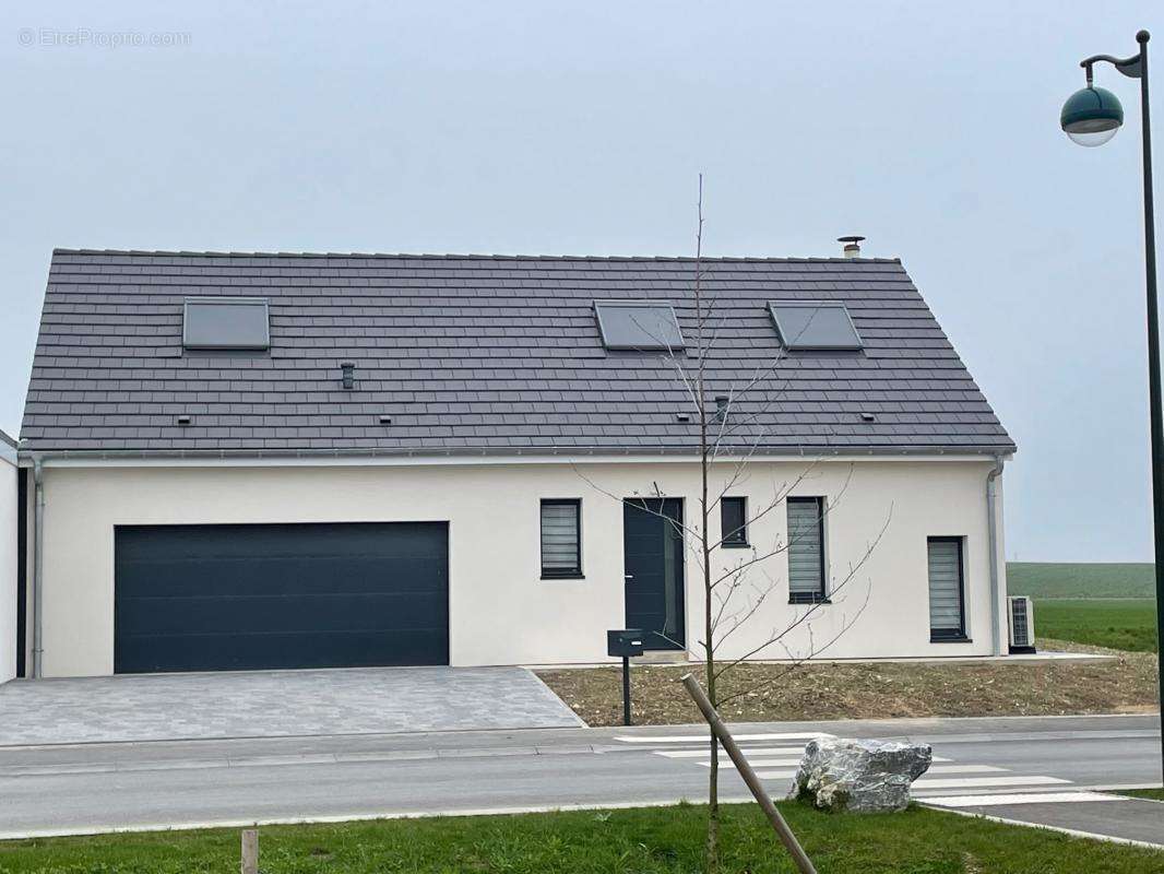 Terrain à JOUY-LES-REIMS