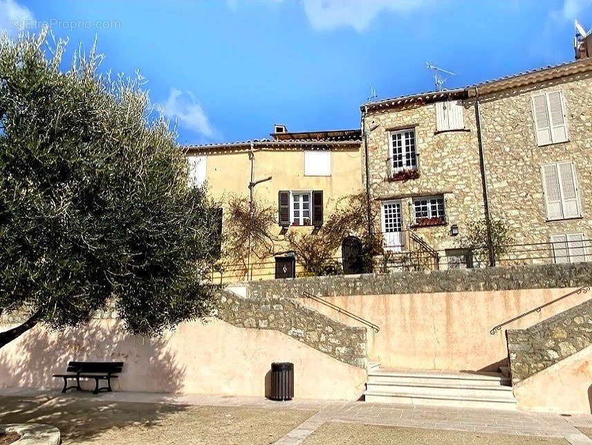 Commerce à SAINT-CEZAIRE-SUR-SIAGNE