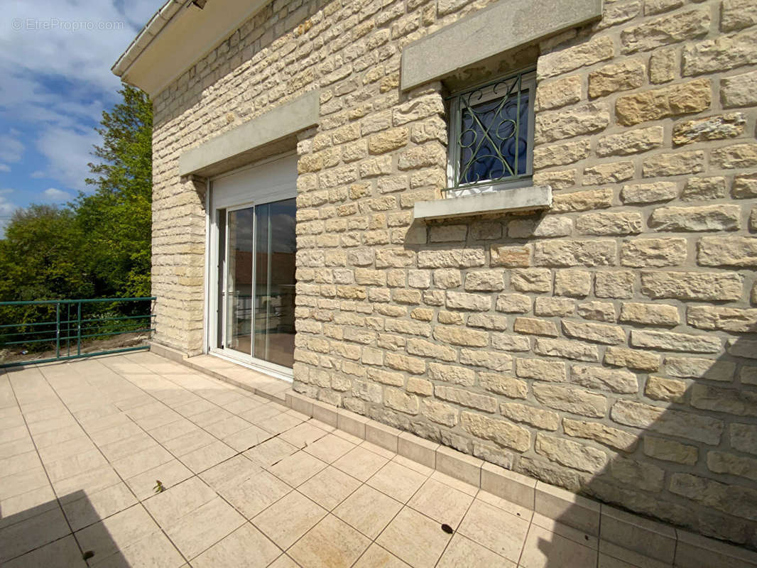 Appartement à PONT-SAINTE-MARIE