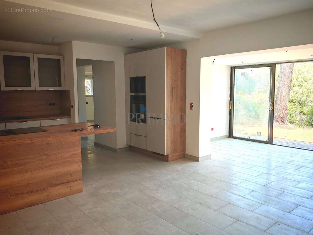 Appartement à ROQUEBRUNE-SUR-ARGENS