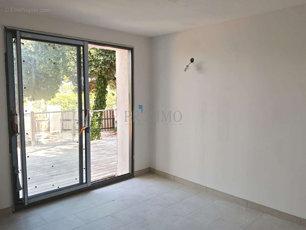 Appartement à ROQUEBRUNE-SUR-ARGENS