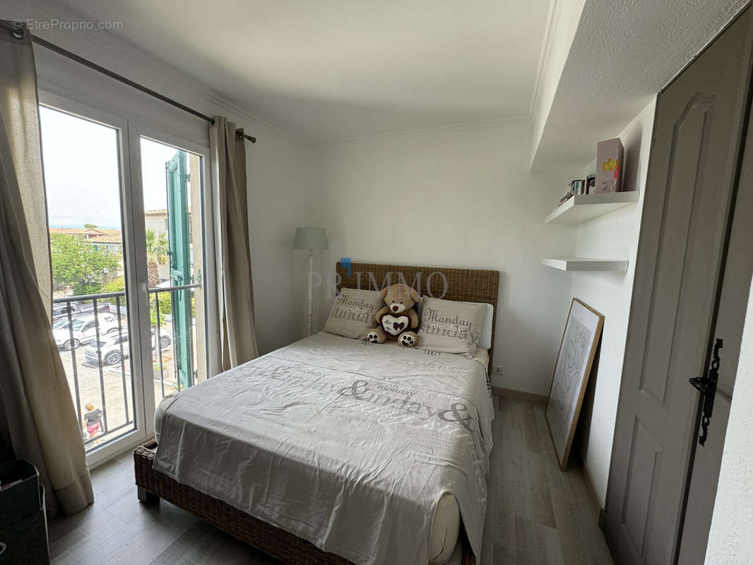 Appartement à ROQUEBRUNE-SUR-ARGENS