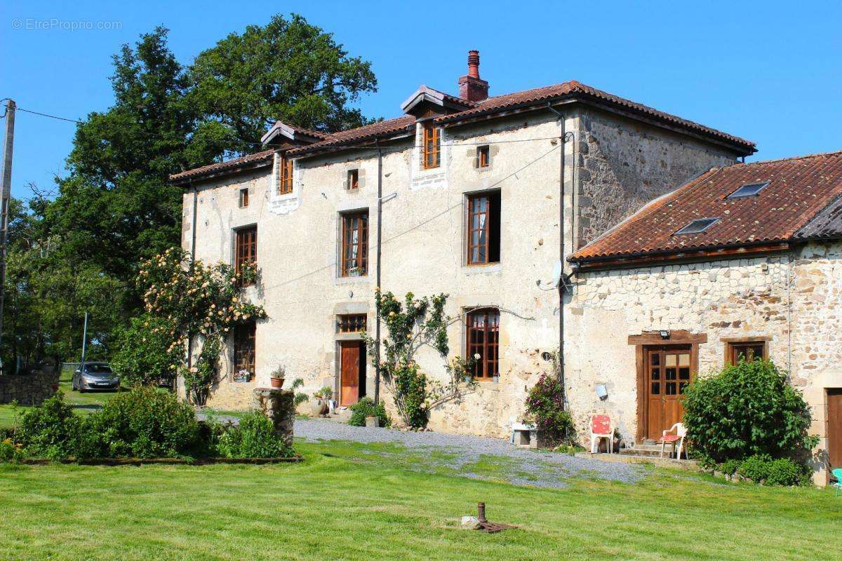 Maison à BUSSIERE-POITEVINE