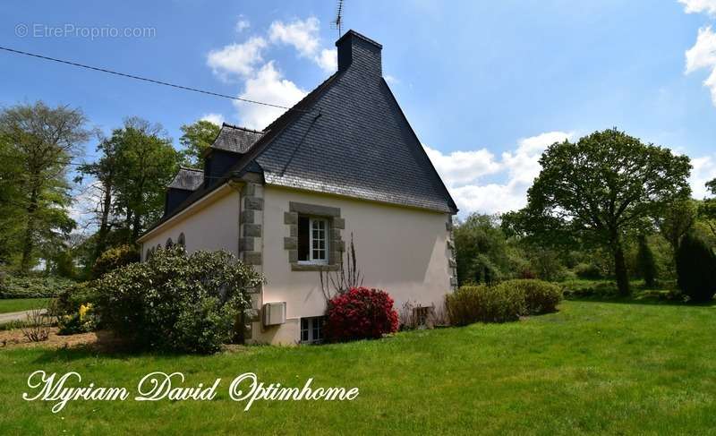 Maison à PLOUGUERNEVEL