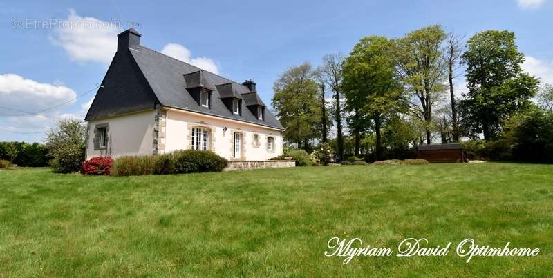 Maison à PLOUGUERNEVEL