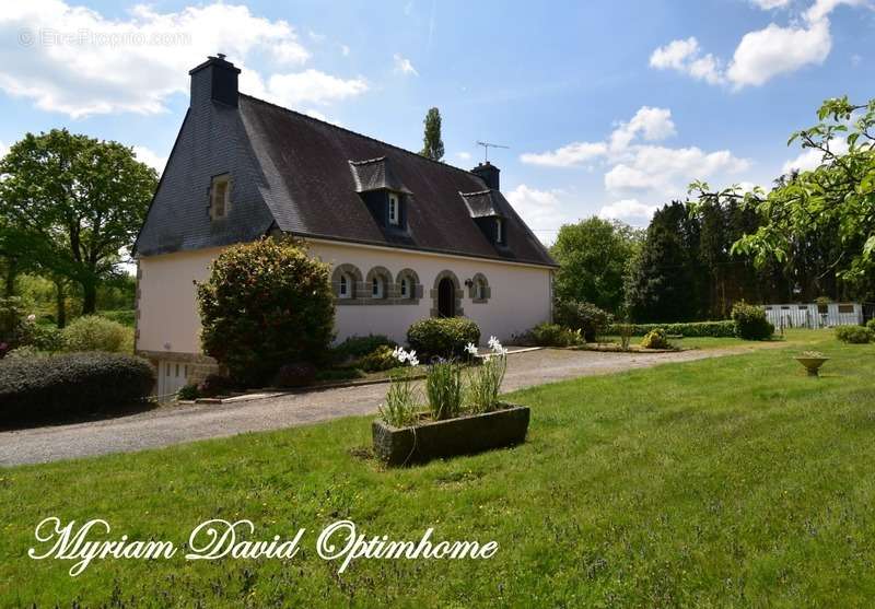 Maison à PLOUGUERNEVEL