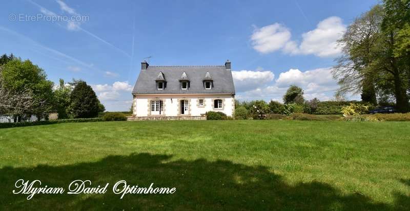 Maison à PLOUGUERNEVEL