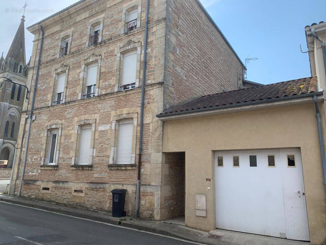 Appartement à SAINT-ETIENNE-DE-FOUGERES