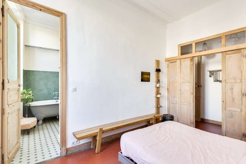 Appartement à MARSEILLE-1E