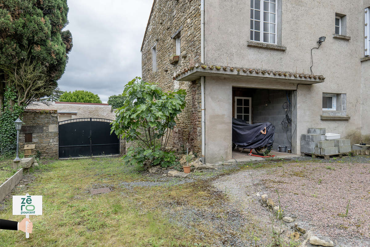 Maison à SAINT-VINCENT-STERLANGES