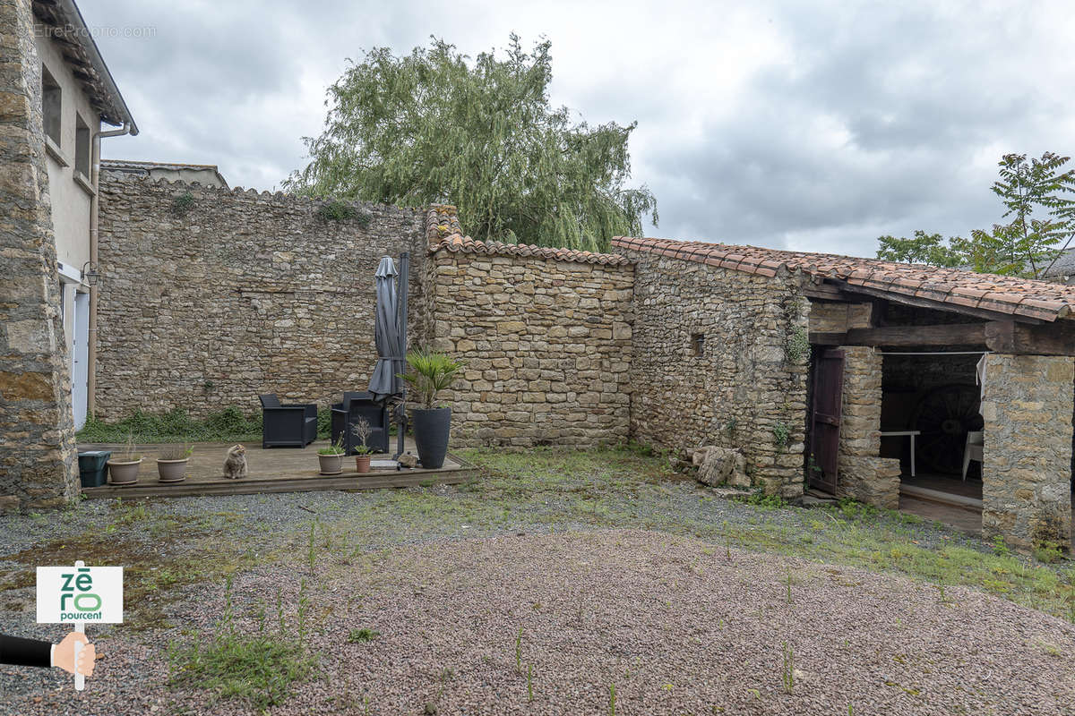 Maison à SAINT-VINCENT-STERLANGES