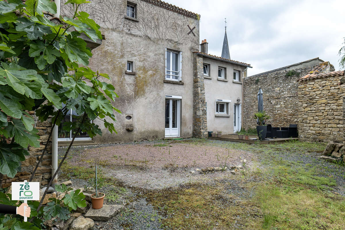 Maison à SAINT-VINCENT-STERLANGES