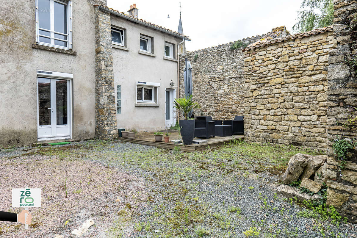 Maison à SAINT-VINCENT-STERLANGES