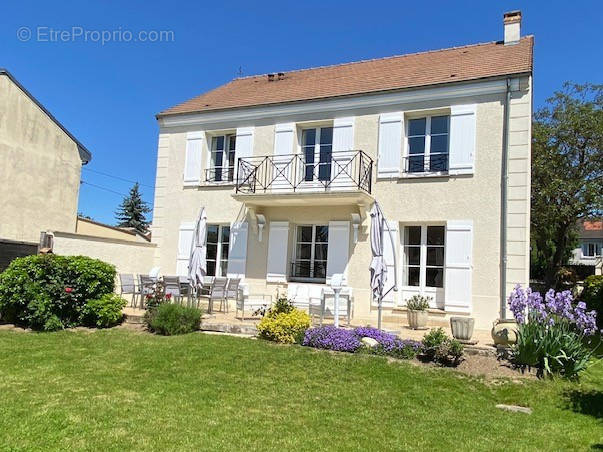 Maison à CHENNEVIERES-SUR-MARNE