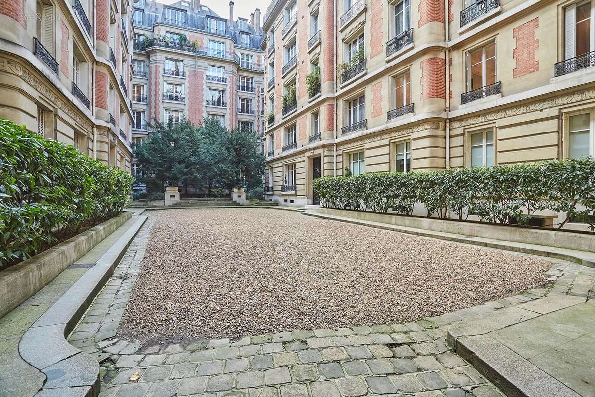 Appartement à PARIS-8E