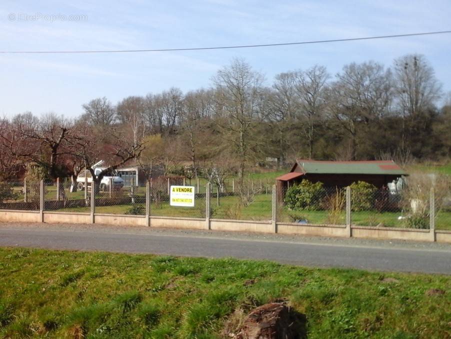 Terrain à GARNAT-SUR-ENGIEVRE