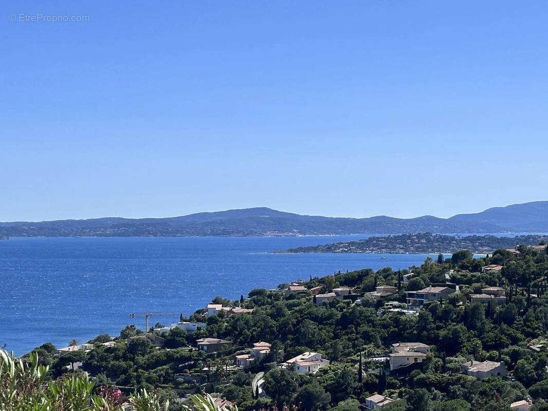 Terrain à ROQUEBRUNE-SUR-ARGENS