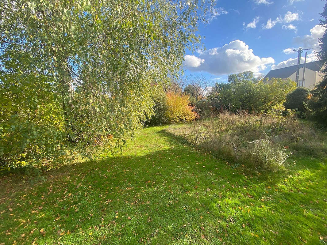 Terrain à LES ESSARTS-LE-ROI