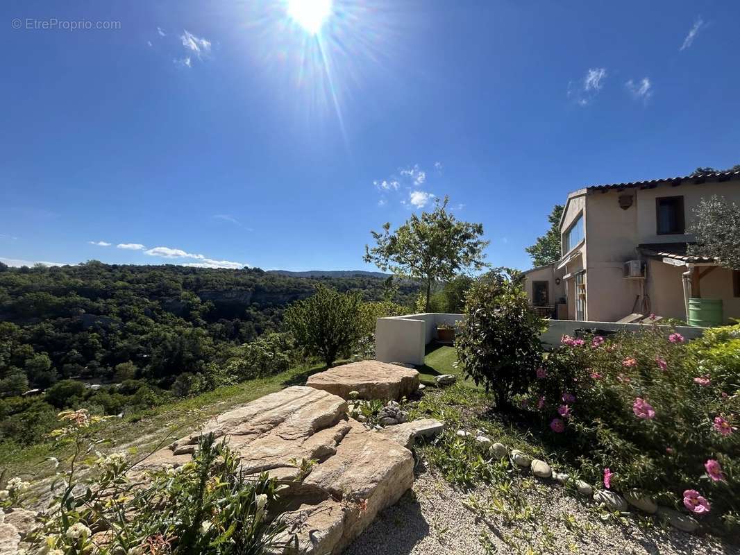 Maison à LA ROQUE-SUR-PERNES