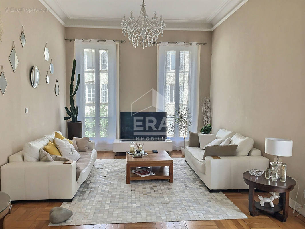 Appartement à MARSEILLE-6E