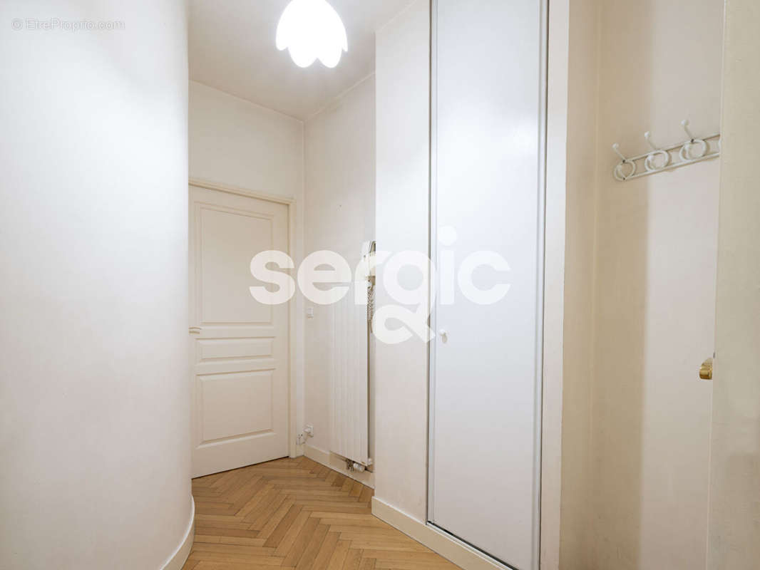 Appartement à PARIS-8E