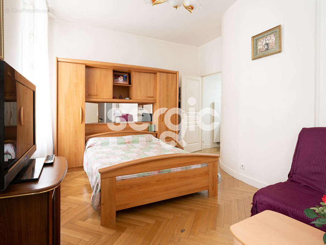 Appartement à PARIS-8E