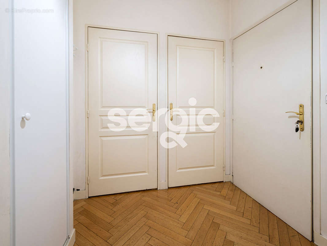 Appartement à PARIS-8E