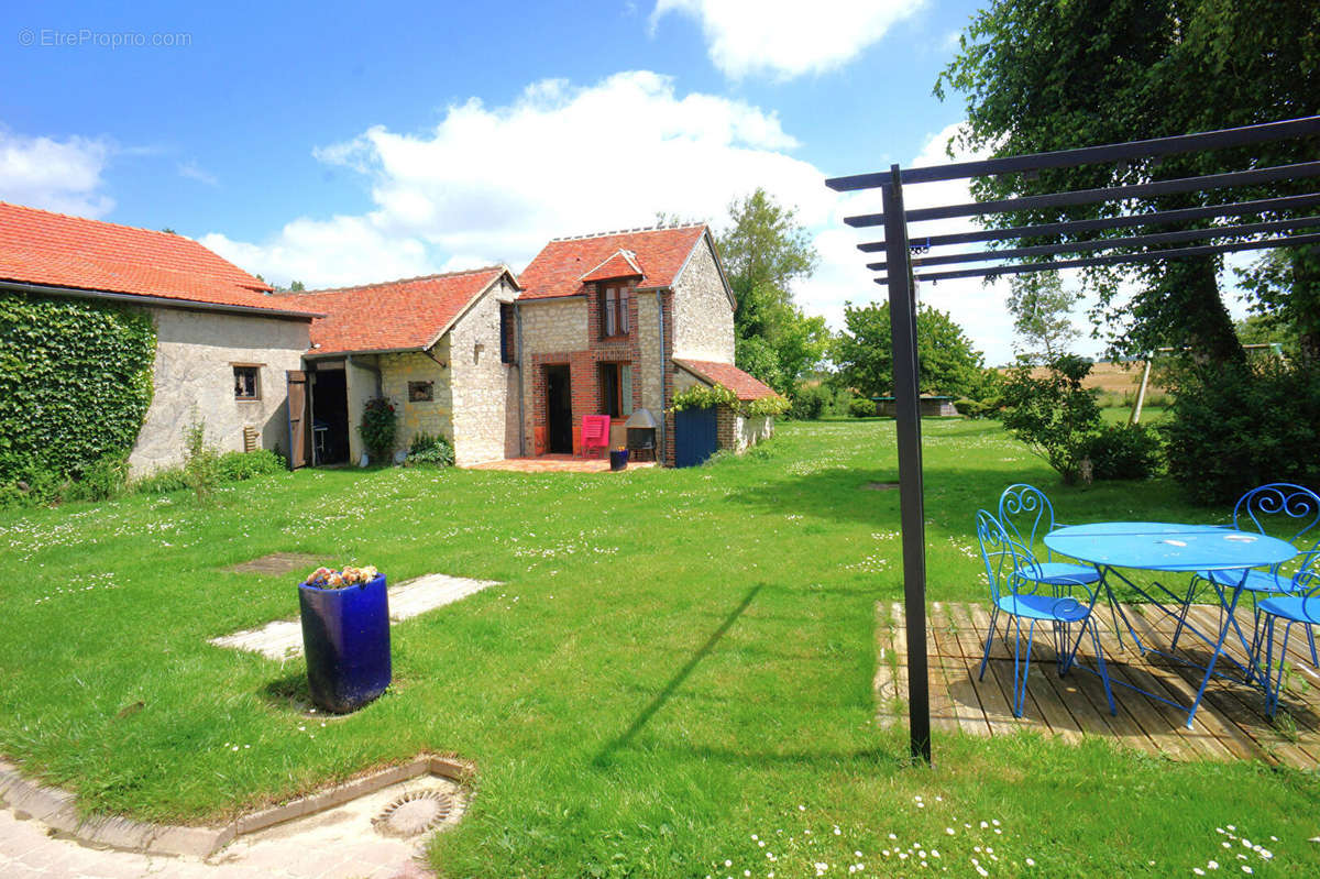 Maison à CHARBUY