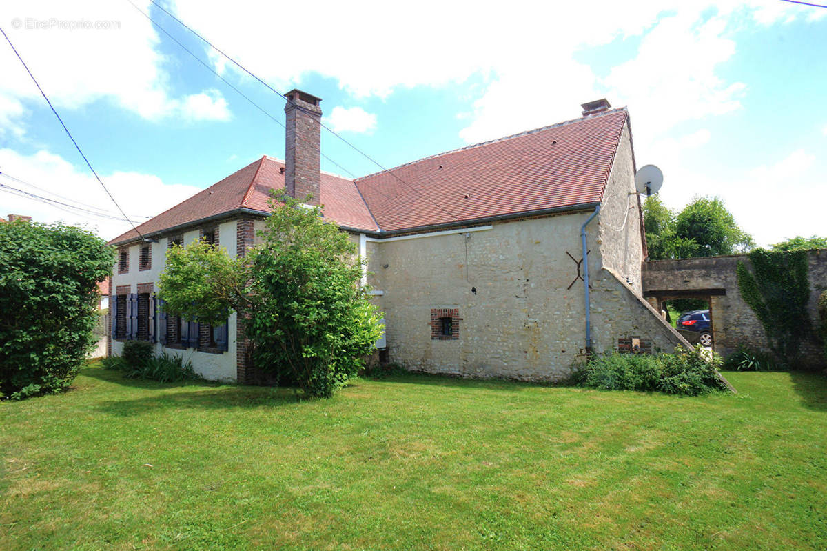 Maison à CHARBUY