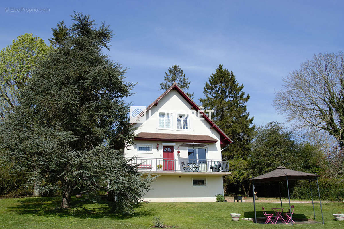 Maison à LE MONT-SAINT-ADRIEN